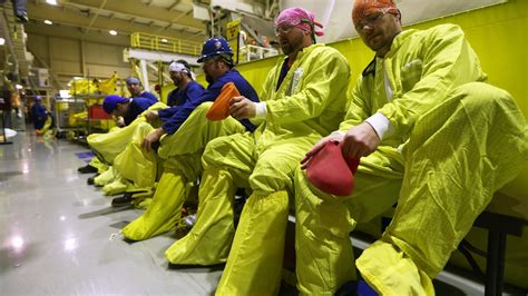 Inside a nuclear power plant during refueling - LA Times