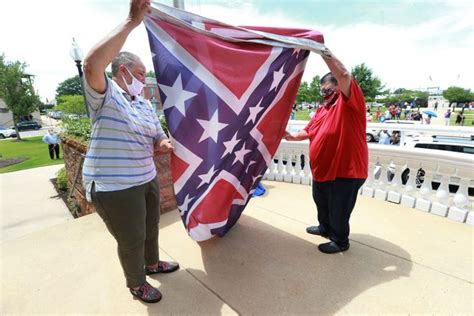 The Mississippi state flag to come down