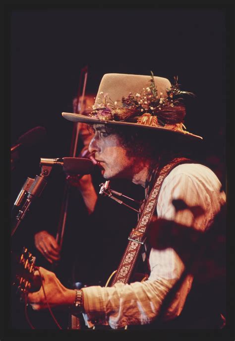 ‘Rolling Thunder Revue’ Set Shows Dylan Connecting with Friends and ...