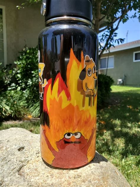 Meme hydroflask | IG: ALEXDOESTUFF | Water bottle art, Flask art, Hydro painting