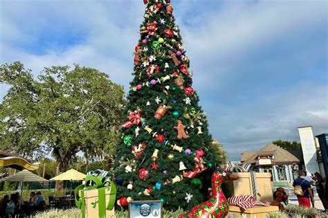 Celebrate the Holidays at Disney Springs with the Christmas Tree Stroll ...