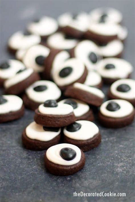 EYEBALL COOKIES for Halloween or monster party favors.