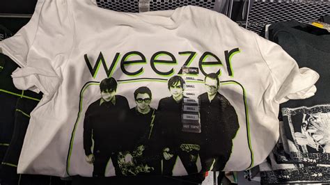 Hot Topic with that Green Album merch! : weezer