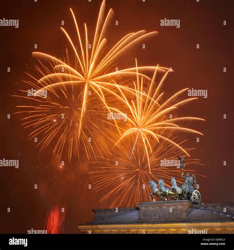 Fireworks brandenburg gate brandenburger tor hi-res stock photography and images - Alamy