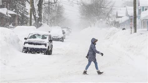 Michigan's Upper Peninsula buried in snow - YouTube