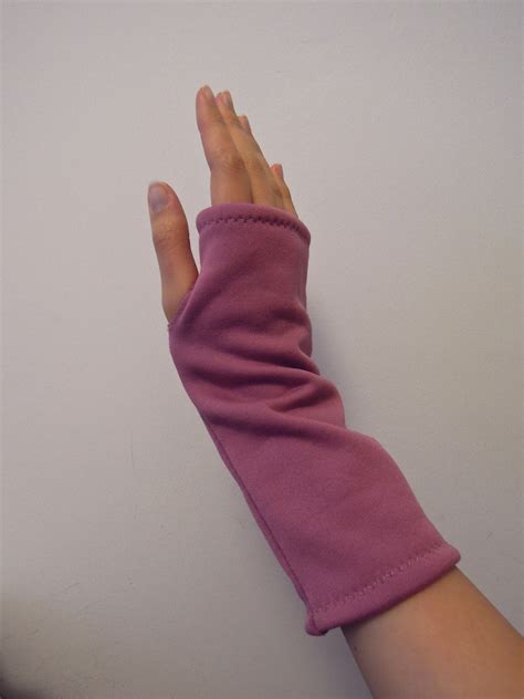 Fingerless Fleece-Gloves (5-minute project) – Sewing Projects ...