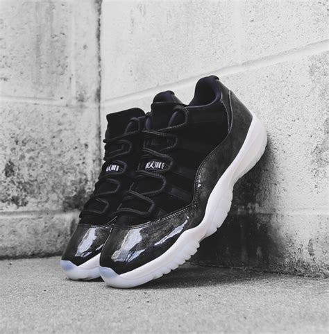 JORDAN 11 LOW BLACK/WHITE