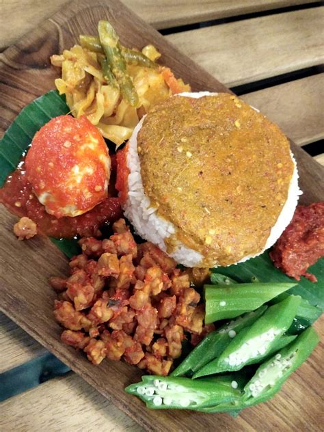 Chic Vegetarian Cuisine: Vegetarian Nasi Padang!