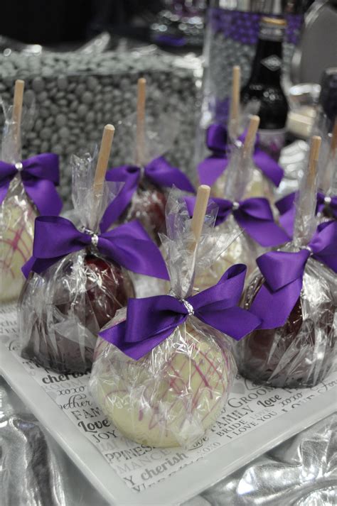 We love the idea of candy apples for wedding sweets by Sugar Fix. http ...