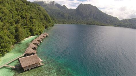 Menyusuri Keindahan Pantai Ora, Mutiara Maluku yang Mendunia - Indonesia Kaya