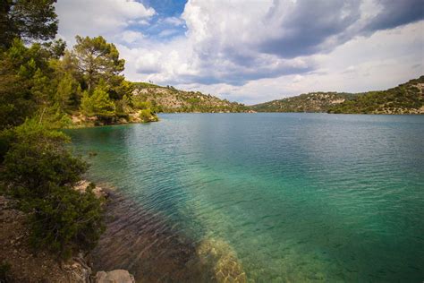 Lac Esparron de Verdon - Escape the crowds in the Gorges du Verdon!