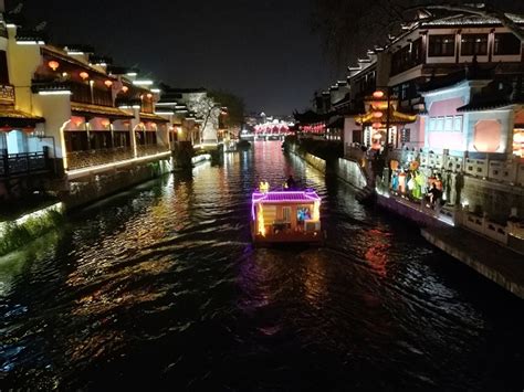 Nanjing Nightlife near Fuzimiao Confucius Temple - China Tours and Travel Attractions - SKMLifeStyle