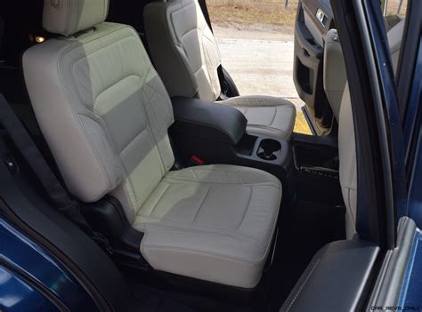 2017 Ford Explorer Platinum - Interior 11