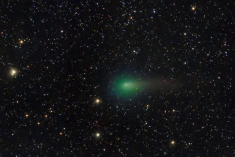 Ever seen a comet with a green tail? Of course not! - Techzle