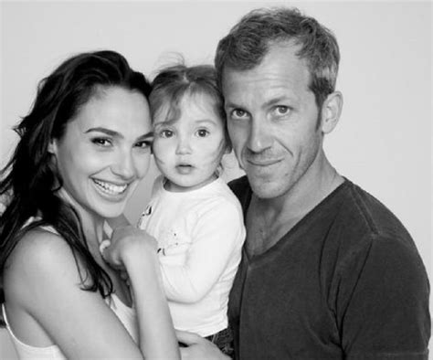 Download Daughter Gal Gadot Husband And Kids Background