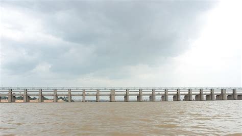 Prakasam Barrage - Vijayawada | Prakasam Barrage Photos, Sightseeing -NativePlanet