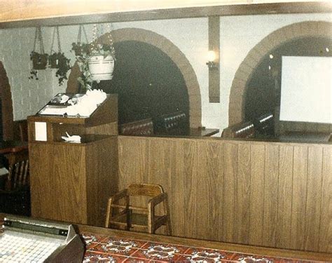 80's Taco Bell interior, T. | Restaurant photography, Vintage ...