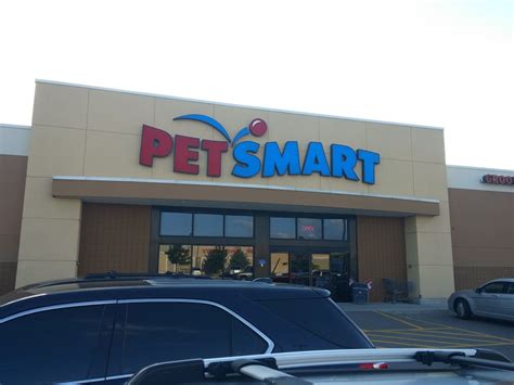 PetSmart - 7481 Oakwood Dr, Niagara Falls, ON L2E 6S5, Canada