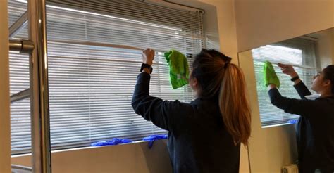 How to clean metal venetian blinds the right way - Clean House Melbourne