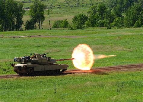 TMF: M1 Abrams firing a sabot round .. / Military Fools