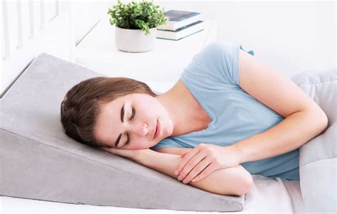 3 Best Pillows for Sleep Apnea & CPAP Users of 2021 | Pillow Reviews