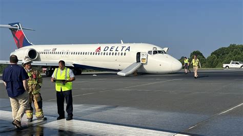 Delta Flight Safely Lands Without Front Landing Gear