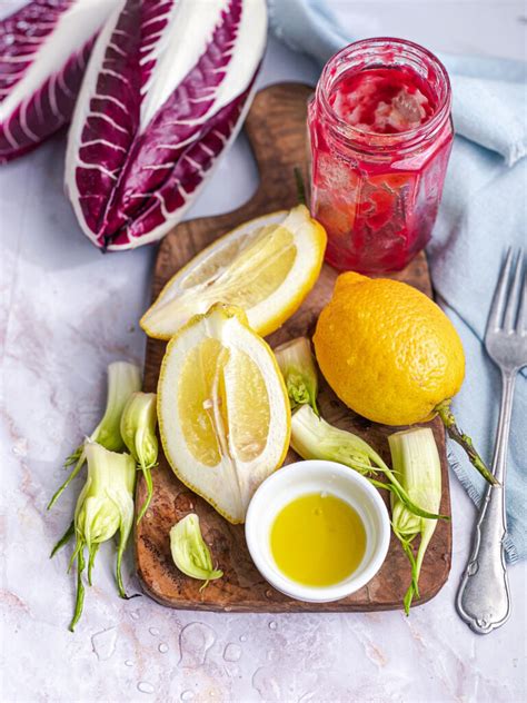 Easy Raspberry salad dressing recipe - Marta in the jar