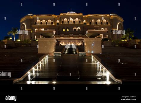 Night view of the Emirates Palace Hotel, Abu Dhabi Stock Photo - Alamy