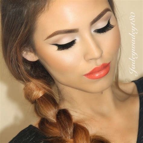 Coral Lipstick | Gorgeous makeup, Beauty, Beautiful makeup