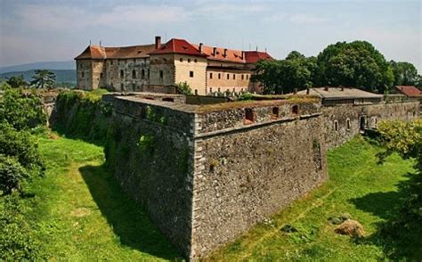 Discover Ukraine : Places : Western : Uzhgorod : Uzhgorod Castle (Zakarpattia Local History ...