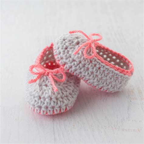 Neon Trim Baby Slippers – Free Crochet Pattern » Loganberry Handmade