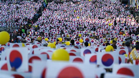 In Seoul, Crowds Denounce a Divisive Politician. Days Later, Others ...