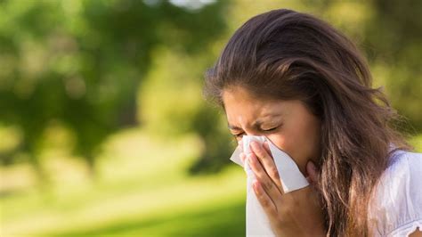 Why looking at the light makes us sneeze - BBC Future