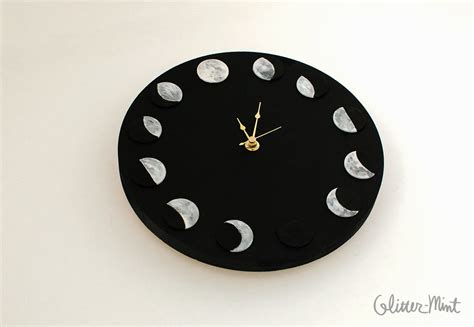 Glitter Mint: DIY Moon Phase Wall Clock