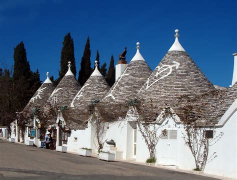 File:Trulli Alberobello11 apr06.jpg - Wikipedia