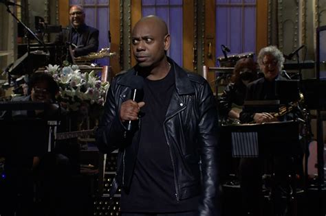 Dave Chappelle speaks about controversy in 'SNL' monologue