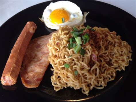 Mee Goreng With Sausage, Chicken Ham & Egg - Miri City Sharing