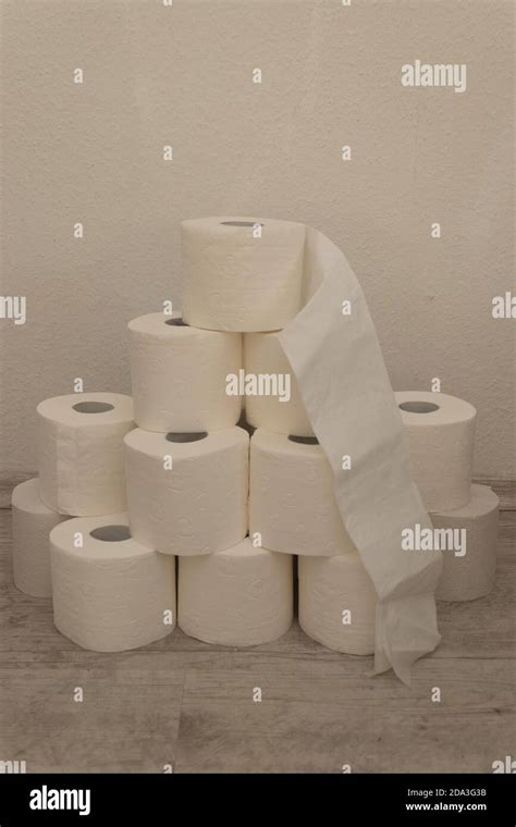 Close Up of stacked toilet paper Stock Photo - Alamy