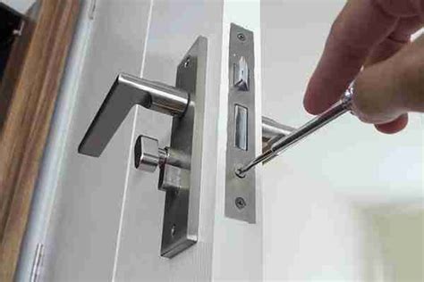 A Guide to Commercial Door Lock Types - USA Lock & Keys