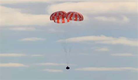 NASA's Orion Capsule Makes Safe Return to Earth - GreekReporter.com