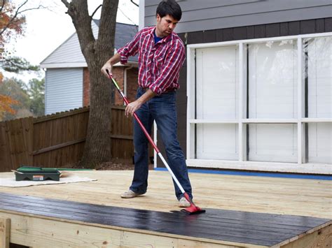 How to Stain a Wooden Deck | how-tos | DIY