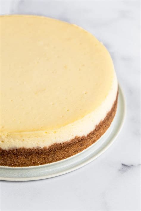 How to Make A Water Bath for Cheesecake - Handle the Heat