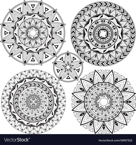 Set mandalas with geometric patterns Royalty Free Vector