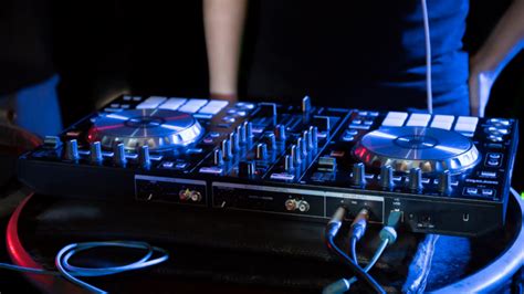 6 Best DJ Controllers For Beginners 2023 - DJ Tech Advice