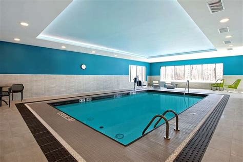 Hampton Inn & Suites Ottawa West Pool Pictures & Reviews - Tripadvisor