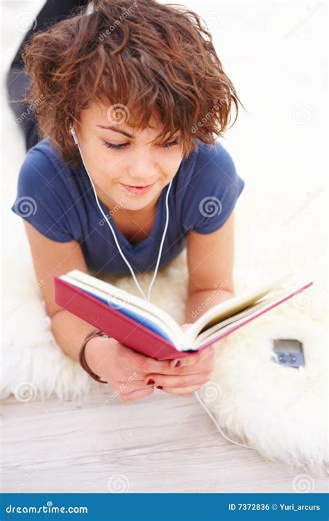 Student Studying while Listening To Music Stock Photo - Image of closeup, earphone: 7372836