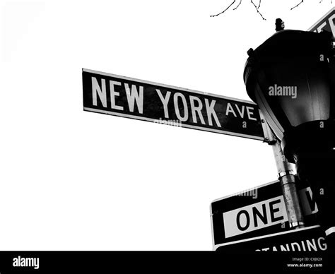 New York Avenue Street Sign Black & White Stock Photo - Alamy