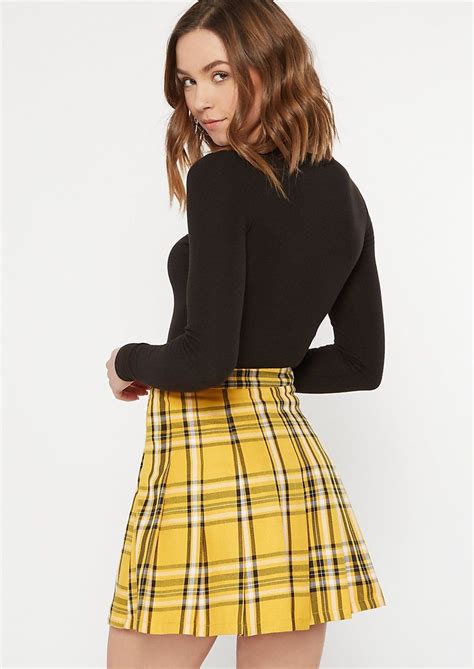 Pin by Sasha on Skirts | Yellow skirt outfits, Tartan skirt outfit, Yellow plaid skirt