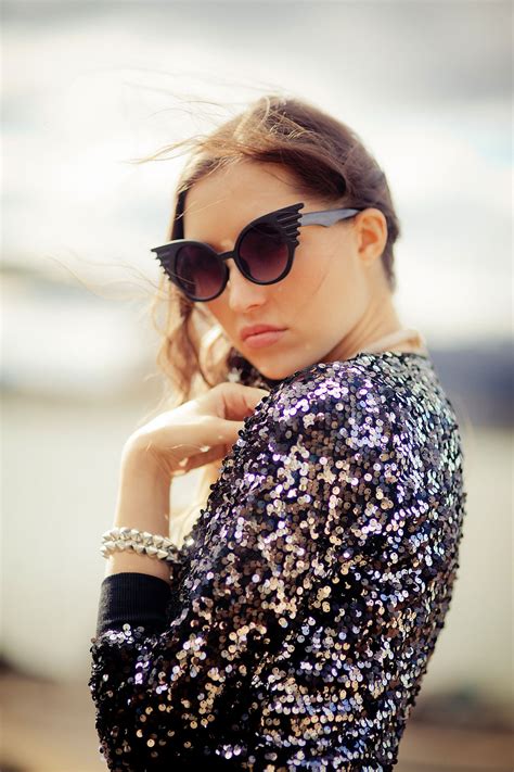 dramatic cat eye + sequins- I want these glasses! | Unique sunglasses, Cat fashion, Fashion x