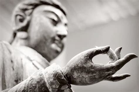 Shuni Mudra, il mudra che ti permette di aumentare e migliorare la tua pazienza - Yoga Academy